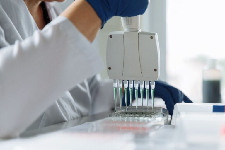 Pakiet wymazów PCR (Chlamydia, Mycoplasma, Ureaplasma): kiedy wykonać i jak pobrać materiał?