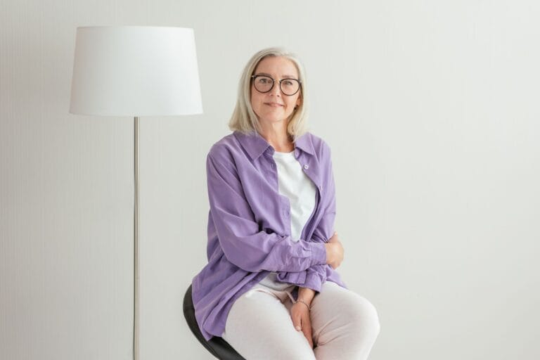 Wczesne objawy menopauzy po 40. roku życia: perimenopauza i pierwsze sygnały spadku estrogenów